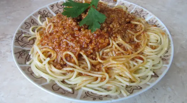 Spaghetti dla dzieci z mięsem mielonym, które zjedzą nawet niejadki